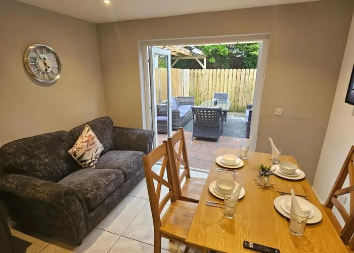 7 Eyre Square Lane Apartment *