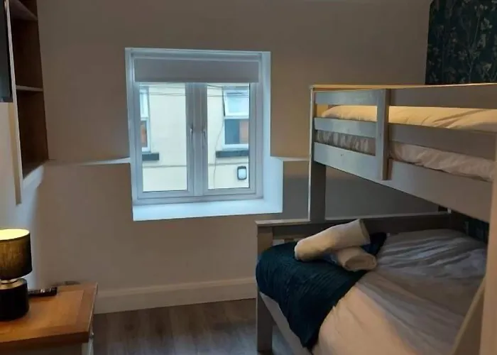 7 Eyre Square Lane * Galway