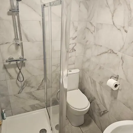 7 Eyre Square Lane *