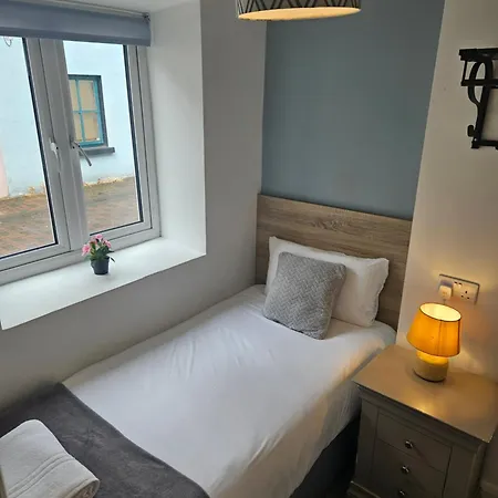 7 Eyre Square Lane * Galway