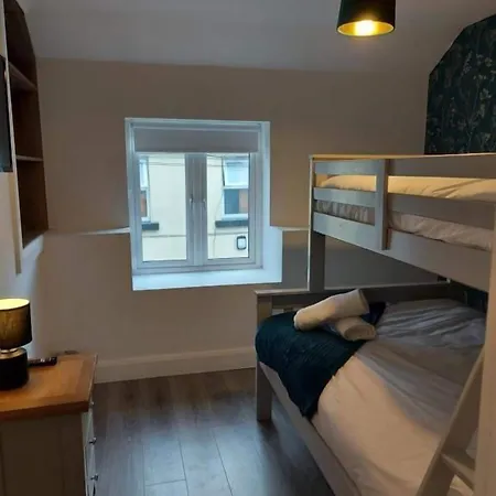 7 Eyre Square Lane * Galway