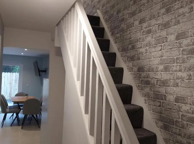 7 Eyre Square Lane * Galway