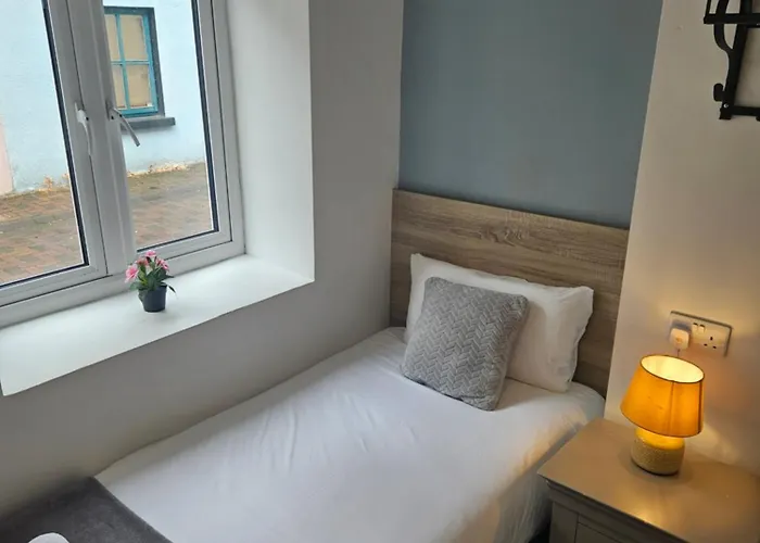7 Eyre Square Lane * Galway