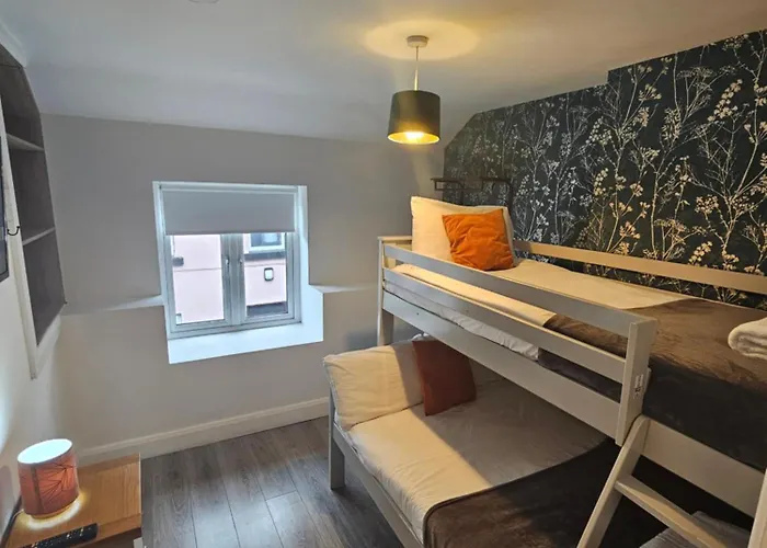 7 Eyre Square Lane